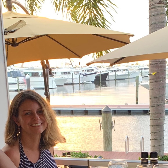 Meet your Posher, Gloria - Picture 1 of 1